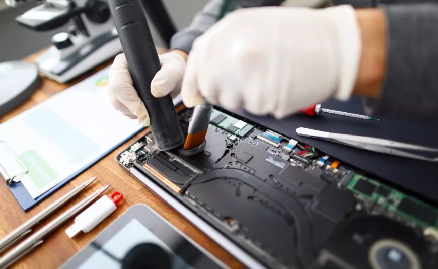 Laptop hűtőrendszer tisztítása